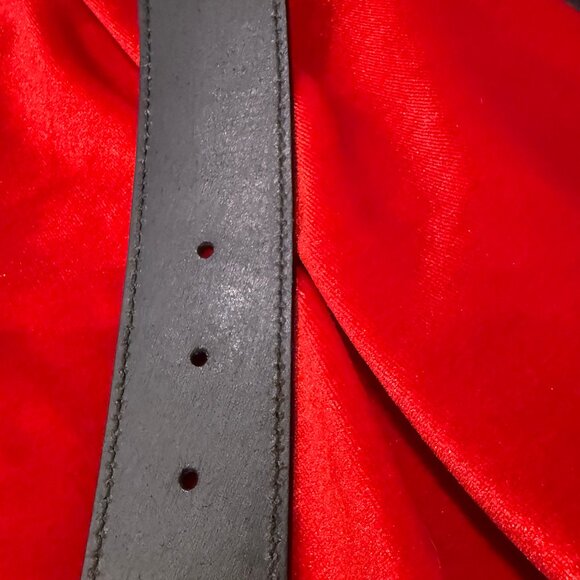 AUTHENTIC GUCCI BLACK LEATHER BELT SILVER HARDWARE WITH A TINY FIXABLE FLAW - Picture 9 of 13